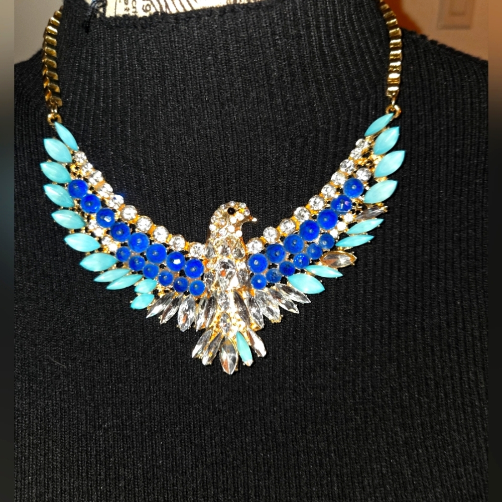 Elegant Blue and Gold Statement Necklace